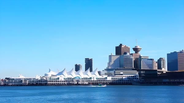 Vista de un moderno horizonte urbano con el edificio Canada Place cerca de la Port Moody Secondary School.
